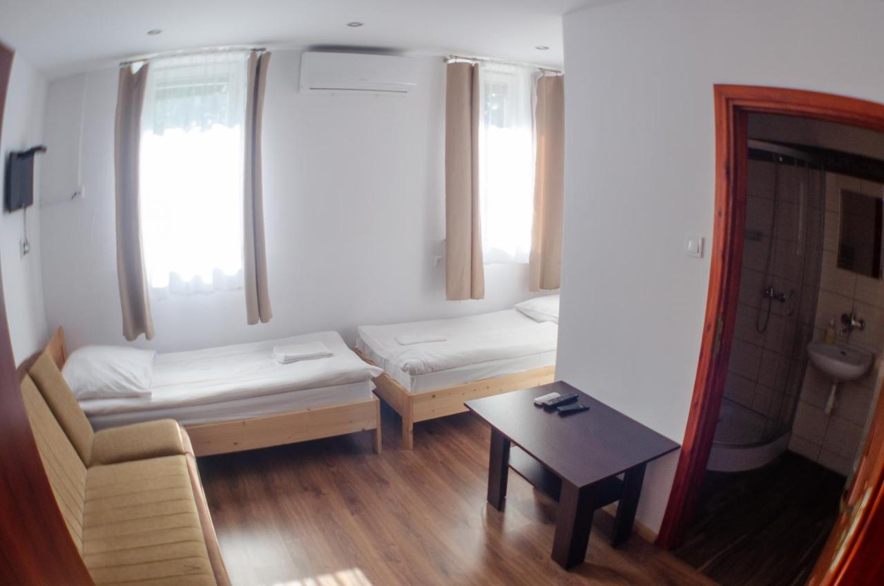 Hotel Galeria PRL Borne Sulinowo Esterno foto